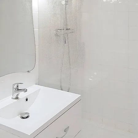 T2 A 100m De La Avec Loggia - La Faviere Apartment *